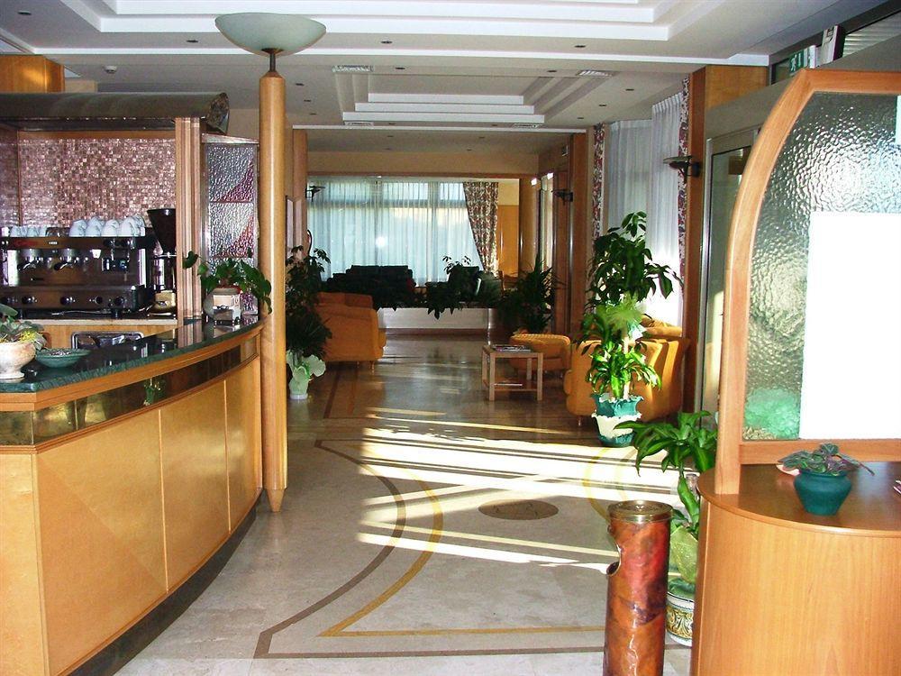 Lory & Ristorante Ferraro 4* Celano